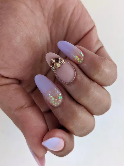 A full hand view showcasing the complete lavender ombre and crystal set. It's a time-consuming design, but the final result is always worth the effort.