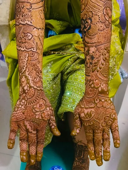 Trying something new with this full-arm design. I mixed different floral and geometric patterns to create a unique and modern bridal look.