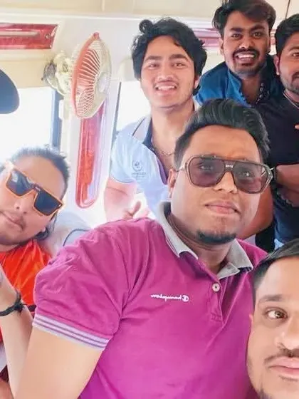 A full house in the van on our way to Jaipur. The band that travels together, stays together.