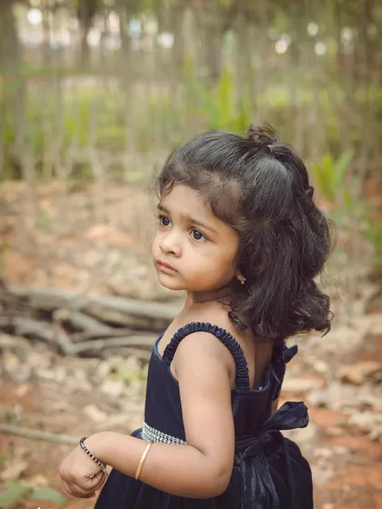 A candid, thoughtful expression captured in a beautiful natural setting. We look for these quiet moments during our outdoor kids' photography sessions.