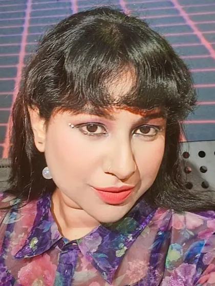 A quick selfie after a great gig. The retro grid background and my floral shirt perfectly matched the fun, vibrant theme of the evening.