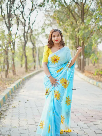Another angle of this unique and pretty printed saree.