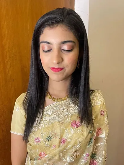A close-up of the soft and simple makeup. The light shimmer on the eyes and the bold lip create a balanced and beautiful look.