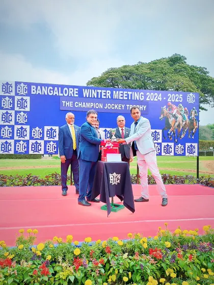 Mr. Sarosh Mody presents The Leading Owner Trophy to the winning connections of Elpenor.