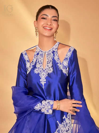 A smile that shines as brightly as our Polki diamonds. The intricate earrings and classic bracelet complete this traditional look with grace.
