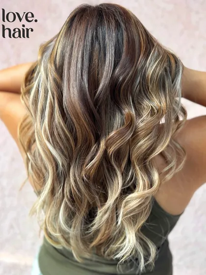 Our version of a subtle calico. A beautiful mix of blonde and brown tones for a multi-dimensional look. (No filter)