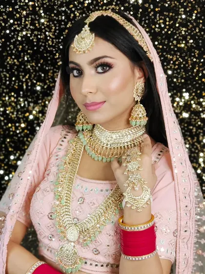 A perfect example of a soft, romantic look. This baby pink lehenga is paired with a beautiful mint-accented jewellery set. I can customize bead colors to perfectly match any outfit you choose.