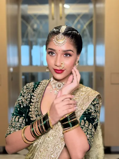Embodying the spirit of a Peshwin queen. This Maharashtrian bridal look balances bold tradition, from the iconic nath to the statement red lip, with modern, radiant elegance. It’s a glow that whispers royalty.