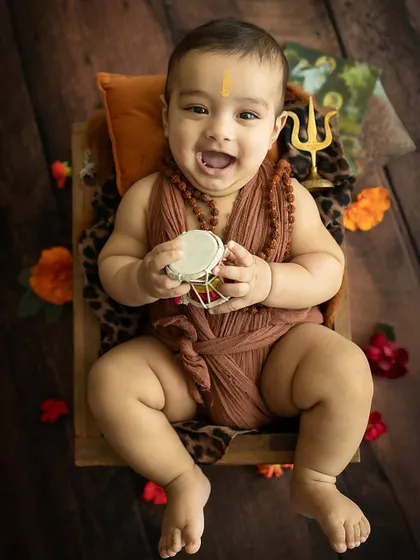 The happiest little drummer. This baby loved playing with the 'damru' prop during his Lord Shiva-themed session.