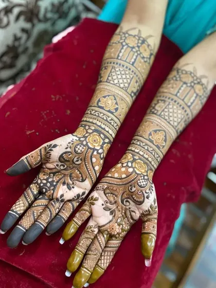 Another view of a stunning full coverage design after the henna paste has been removed. The floral and vine patterns are incredibly detailed and the color is rich and even.