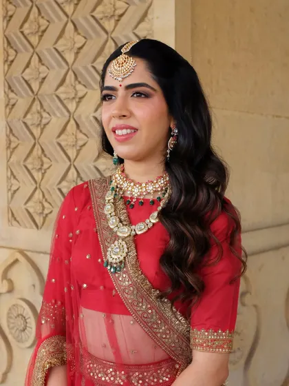 A closer look at the Myra ceremony makeup. I focused on a clean base, softly defined eyes, and a natural lip color to create an effortlessly beautiful look.