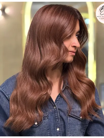 This rich brown is more than a color, it’s a vibe. Deep, dimensional, and dripping with gloss, it’s a perfect blend of earthy elegance and glam.
