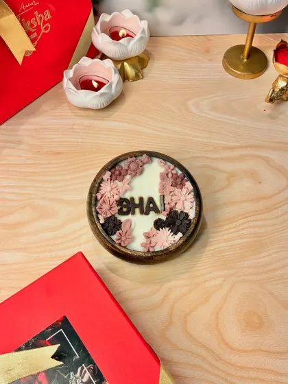 The "Bhai" (brother) candle from my Rakhi collection, featuring masculine yet elegant floral details in shades of brown and pink.