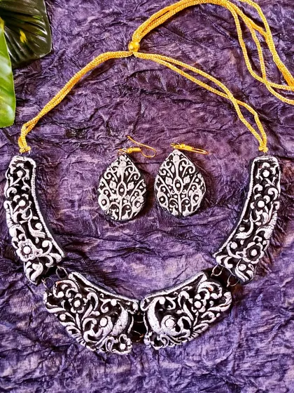 These are additional images and videos showing the wide assortment of necklace sets in various designs and colors that I have available for wholesale.