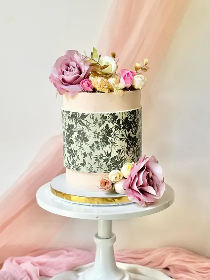 A sophisticated cake inspired by Gucci Bloom. This design features a printed floral pattern and is adorned with beautiful, large sugar flowers.
