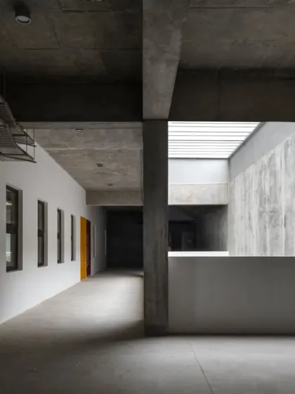The interior corridors of MSAP are characterized by their volumetric simplicity and the textural quality of exposed concrete, punctuated by skylights that draw in natural light.