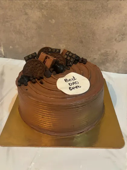 A simple and heartfelt chocolate cake for the "Best Dad Ever," topped with his favorite chocolate treats.