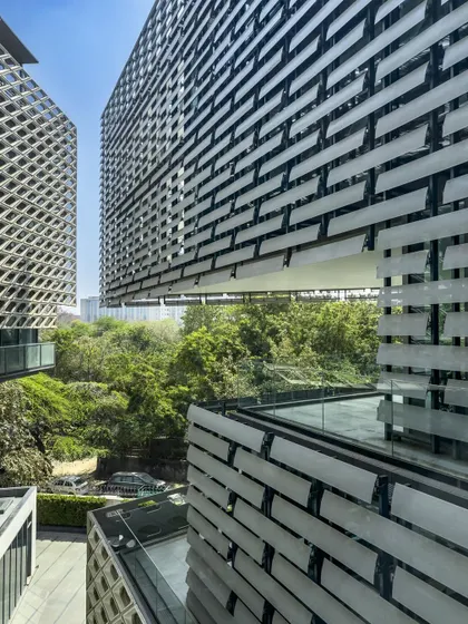 At the Mankind HQ in New Delhi, cantilevers and layered terraces project the workspace outwards. This design frames views of the adjacent park and draws daylight deep into the building.