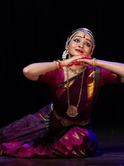 A seated pose expressing longing and anticipation, with the Nayika looking out for her beloved.