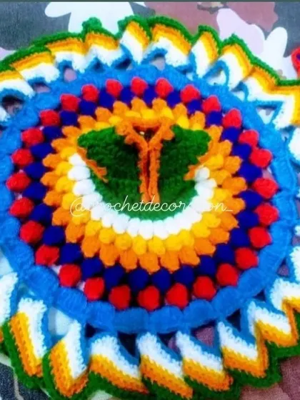 This patriotic crochet poshak for Kanha ji is designed with the colors of the Indian tricolor flag. The intricate pattern includes a matching pagdi, making it a special outfit for national holidays and celebrations.