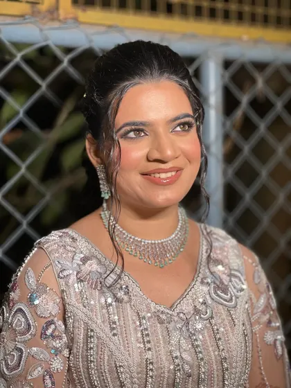 Another lovely portrait, highlighting her radiant smile and elegant jewellery.