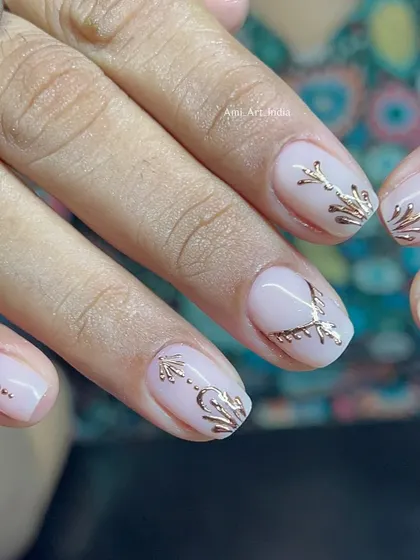 A different angle of the beautiful gold chrome stamping work.