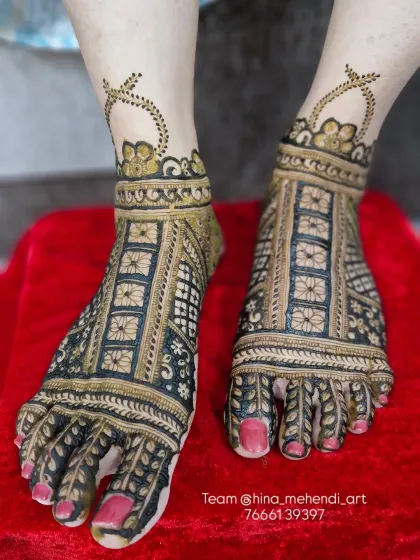 A beautiful and intricate design for bridal feet, with a central floral pattern and a unique anklet design. Created by my talented team.