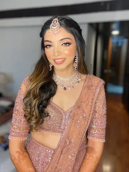 Hetal's happy smile completes this beautiful engagement look. The makeup is fresh, radiant, and utterly romantic.