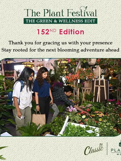 An attendee gets advice from a vendor. Our exhibitors are passionate experts, always ready to share tips and help you choose the perfect plant.
