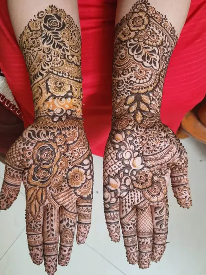 For those who love a full, rich design, I enjoy creating hyper-detailed floral patterns. This piece was a wonderful challenge, layering different flowers and textures to cover the hands and arms completely.