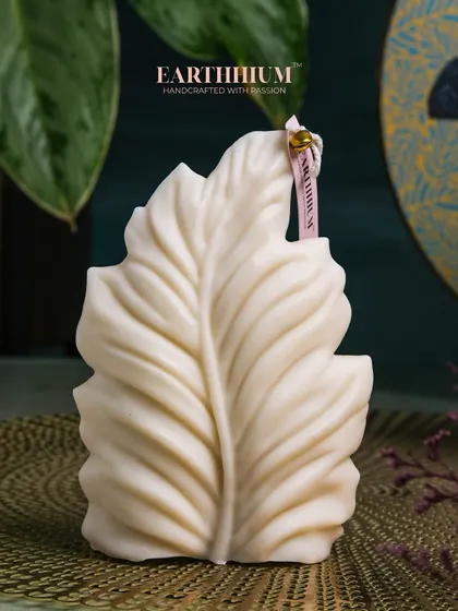 A simple yet elegant white leaf-shaped pillar candle. This piece brings a touch of nature's beauty indoors and works well with any decor style.