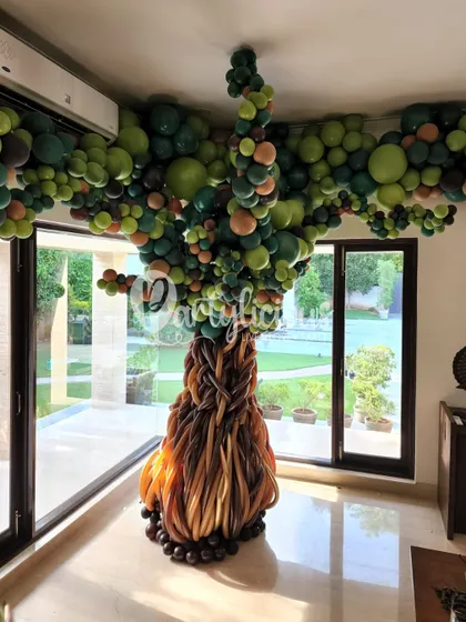 We brought the forest indoors with this incredible balloon tree sculpture. The trunk is crafted from interwoven brown balloons, and the canopy is a lush mix of greens, creating a magical woodland centerpiece.
