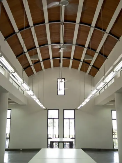 At the Synergy Textiles Factory in Karur, we used vaulted terracotta block ceilings to create a highly insulating roof. This passive cooling strategy, combined with ample natural light, provides a comfortable working environment for employees, which led to a 100% increase in productivity.