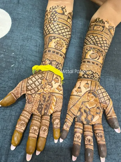 A close-up of a bride and groom portrait, capturing a tender moment. This design is perfect for brides who want their mehndi to be a personal story of their relationship.