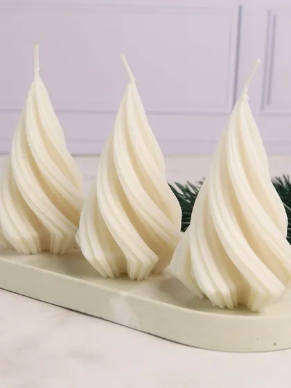 Dreaming of a white Christmas with our spiral tree candles. They look so chic and minimalist.