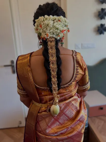 The classic Poola Jada is a hallmark of South Indian brides. Here are different variations, from heavy temple-style accessories to delicate floral arrangements.