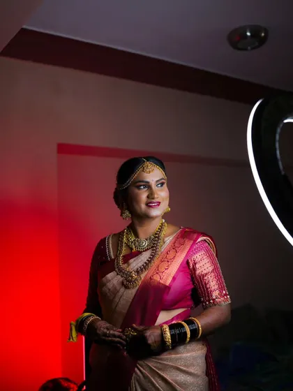 A stunning bridal portrait using a ring light to create a beautiful glow.