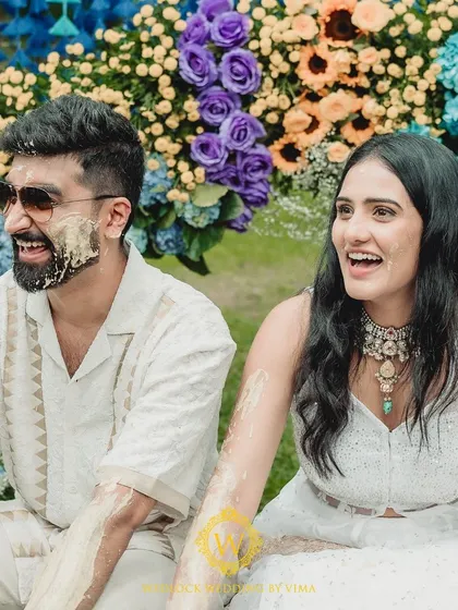 We designed this Haldi and Mehendi with multiple unique color palettes. The decor featured everything from stunning yellow and blue floral arrangements to lively orange accents for a truly dynamic celebration.