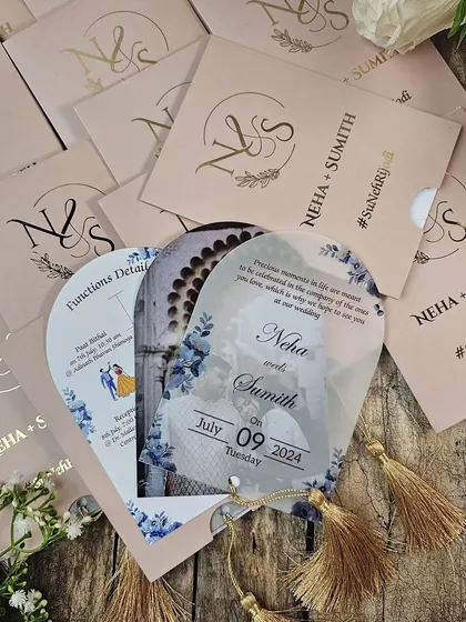 Here you can see the full fan invitation set displayed. The main acrylic card features a photo of the couple, while subsequent cards detail the different functions, creating an interactive and memorable experience for your guests.