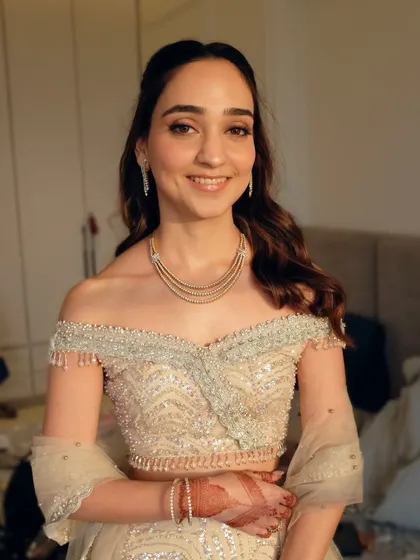 A smiling shot of this beautiful soft glam look. It's elegant, understated, and lets her natural beauty shine through.