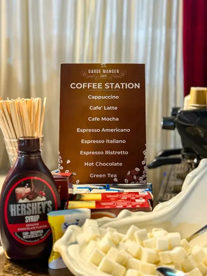 Elevate your event with a luxury coffee station. We offer a full barista experience, serving everything from rich cappuccinos and lattes to classic espressos and hot chocolate.