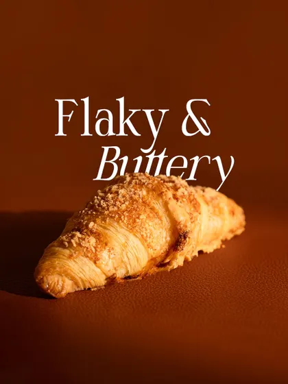 Our almond croissant is both flaky and buttery, with a delicious almond filling and a generous topping of toasted almond flakes for extra crunch and flavour. A truly satisfying viennoiserie experience.