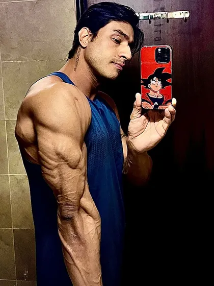 A final shot in this series, combining my love for anime with my dedication to fitness.