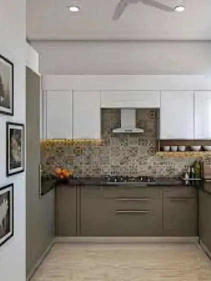 This U-shaped kitchen uses a two-tone color scheme with a decorative tile backsplash. The layout ensures an efficient work triangle, making cooking and cleaning more convenient.