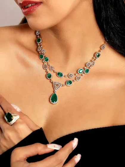 Our emerald collection is where timeless luxury meets modern grace. This lariat-style necklace with a pear-shaped emerald drop is effortlessly elegant.