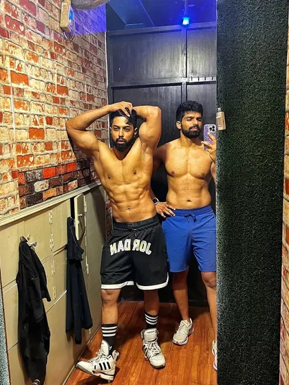 A quick mirror selfie with a training partner. Surrounding yourself with people who motivate you is a great way to stay on track.