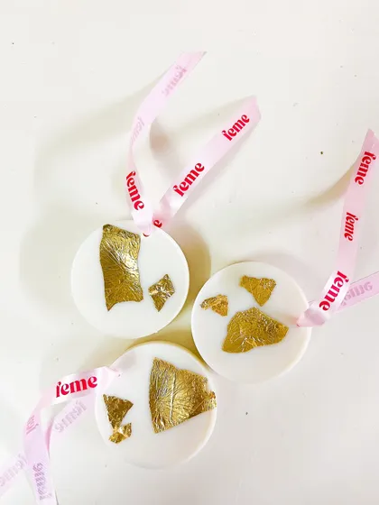 These wax sachets with gold leaf are an elegant and luxurious way to scent your drawers or closets.