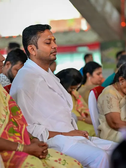 A participant meditates during a Rishi Homa on the final days of Navratri. These ancient ceremonies are designed to honor the lineage of sages and create a powerful atmosphere for deep meditation.