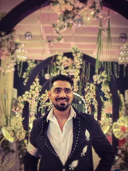 A close-up shot from the same event as the featured photo. The beautiful floral decor and lighting really make for a great picture. A happy host means a happy party.