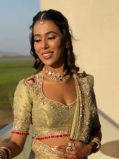 A happy client, glowing in the sunlight. The drape is secure and comfortable, allowing her to enjoy her engagement ceremony to the fullest.